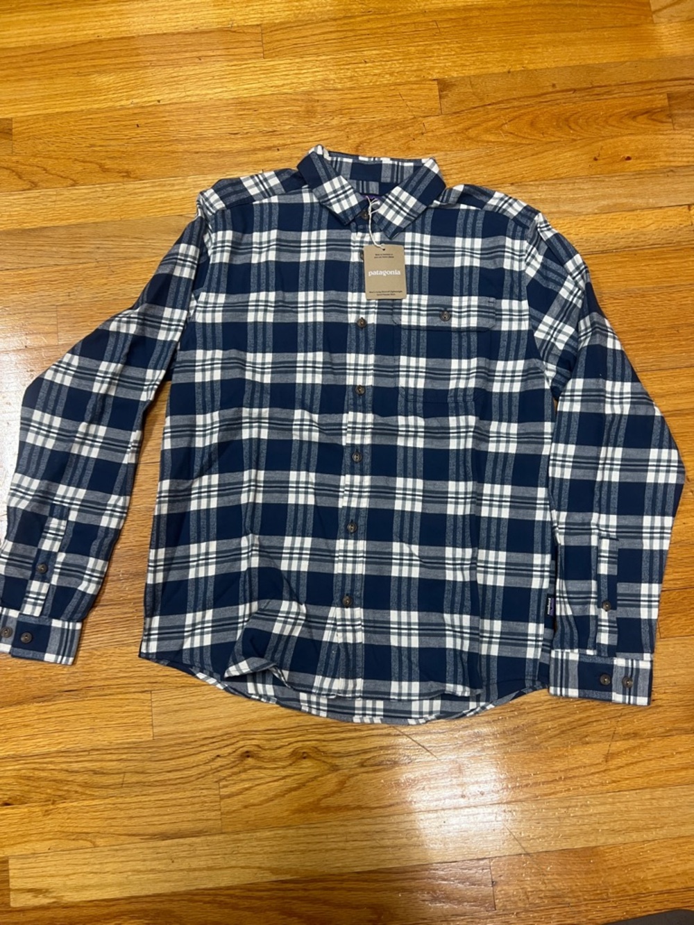 NWT M’s Patagonia LS Fjord Flannel Button Up- Base Camp/ New Navy